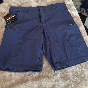 Men’s 32 waist travel shorts